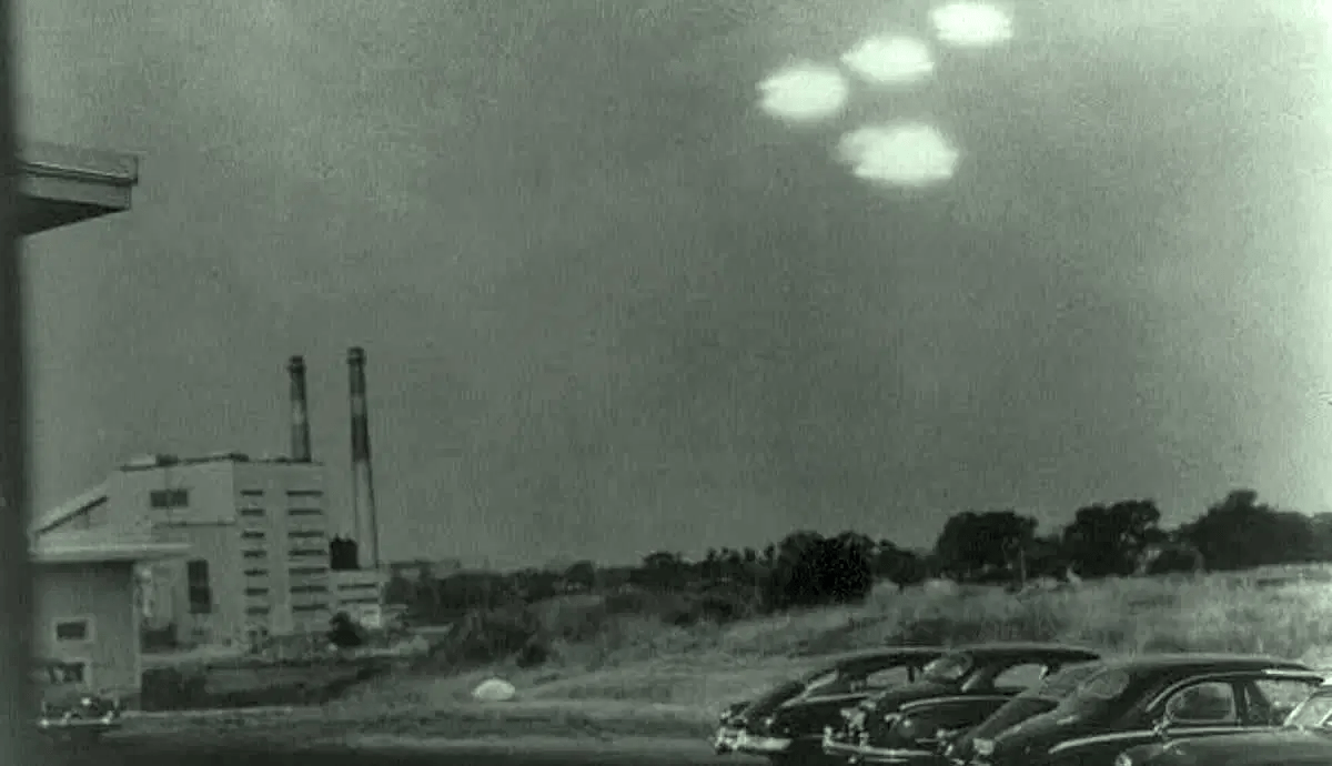 Top senators believe the US secretly recovered UFOs